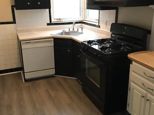 516 McLain Ln, Saint Louis, MO 63122