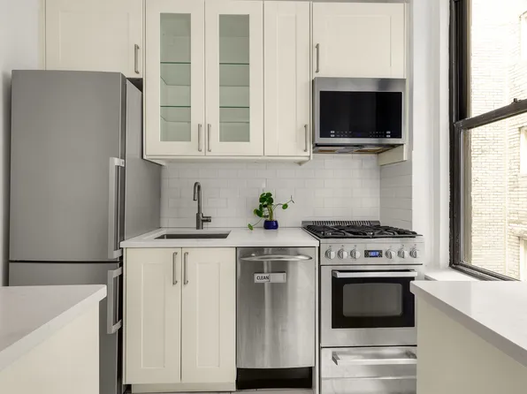 225 West 25th Street 3C image 3 of 5
