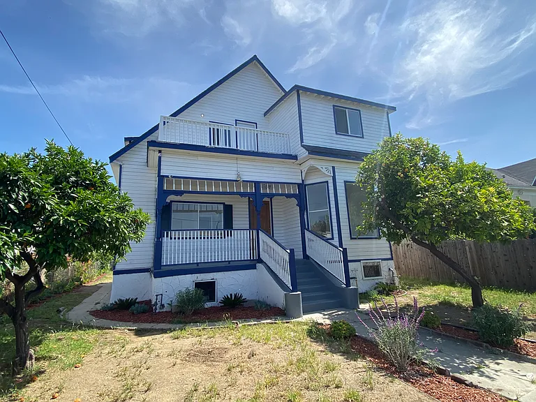 1917 E 2nd St #3 — Photo 7