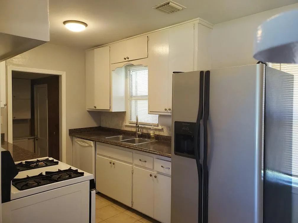 3 bed, 900 sqft, $1,250 — Photo 4