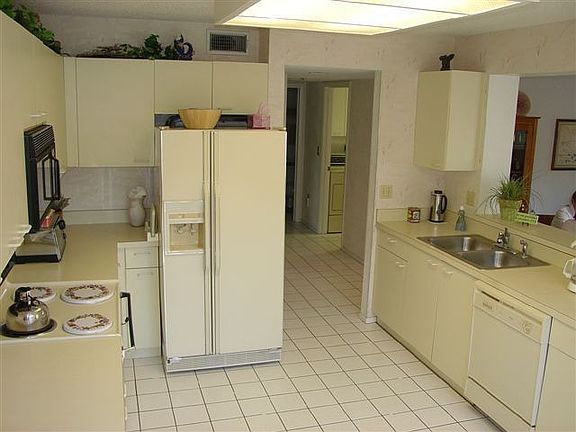 Spacious Kitchen With Upgraded Appliances