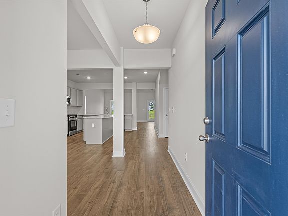 4th image of 2911 Spain Ln.