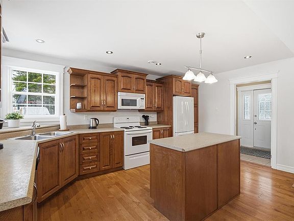 5th image of 8 Forest River Road