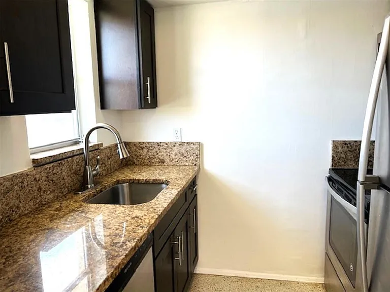 270 NE 40th St #26 — Photo 5