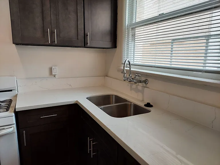 1800 North La Brea Ave — Photo 1