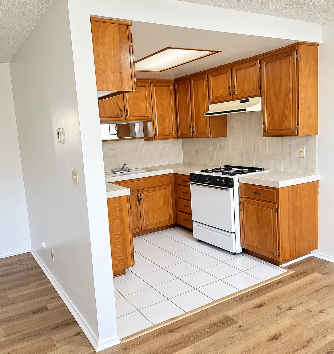 2 bed, 875 sqft, $2,200 — Photo 2