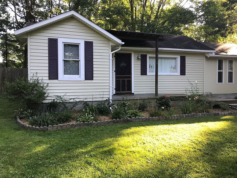 1st image of 216 Half Circle Ln