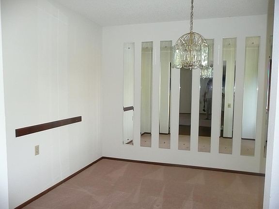 4th image of 433 SE LEISURE WORLD --