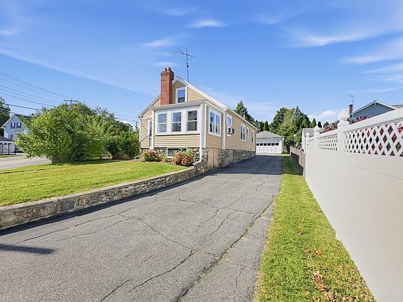 3rd image of 85 Quinapoxet Ln