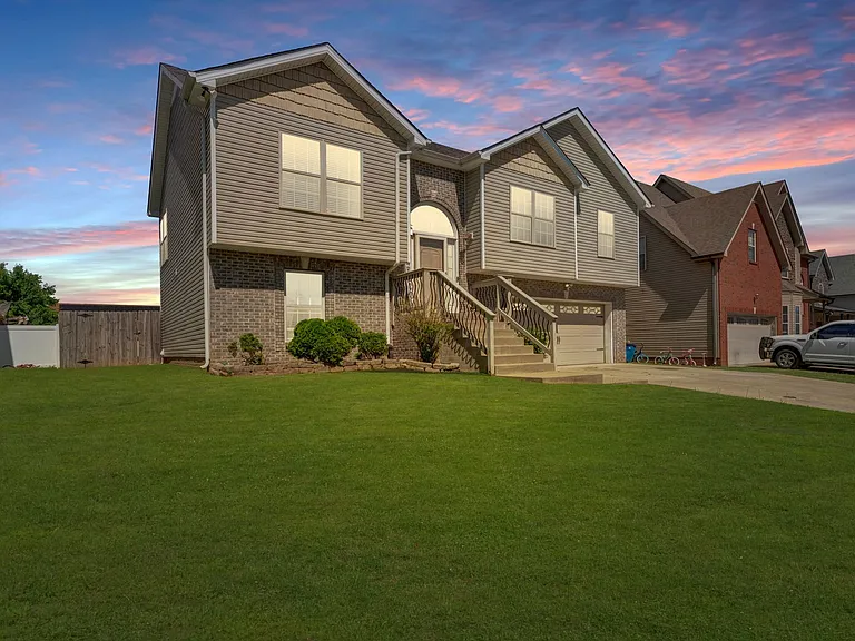 1213 Chinook Cir — Photo 1