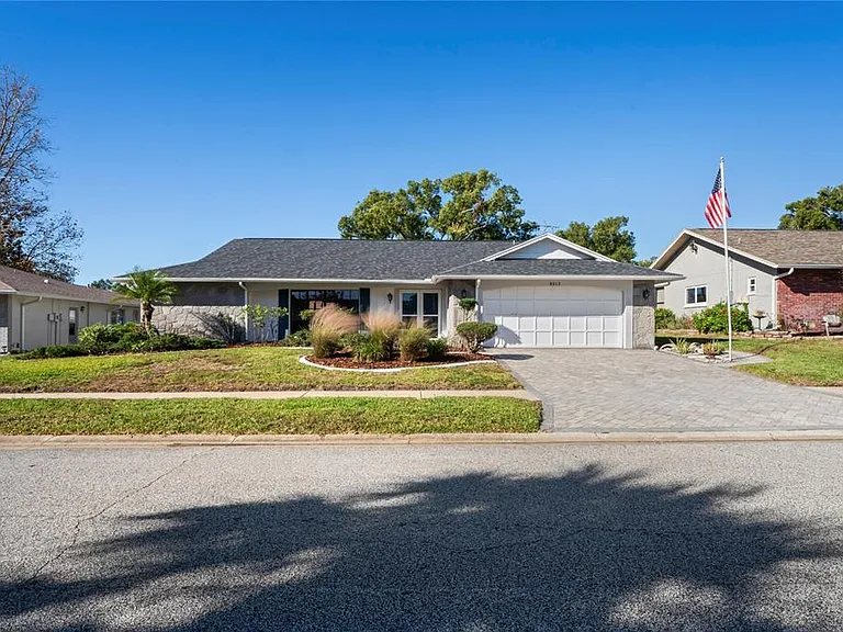8312 Roxboro Dr — Photo 1