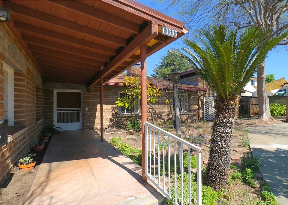 1st image of 13605 La Cuarta St