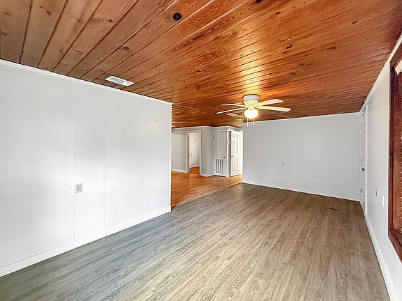4th image of 370 S Duck Ave