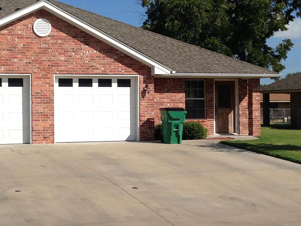 1st image of 209 Bluebonnet St