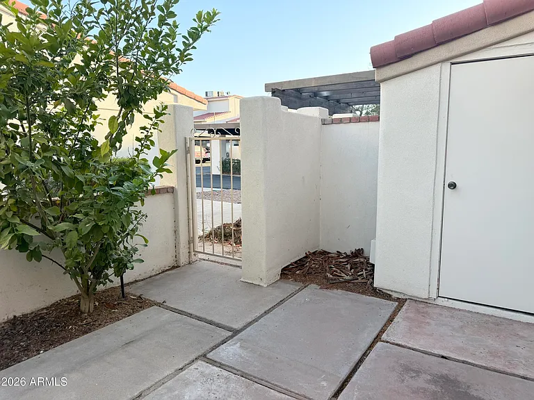 5631 N 79th St #4 — Photo 36