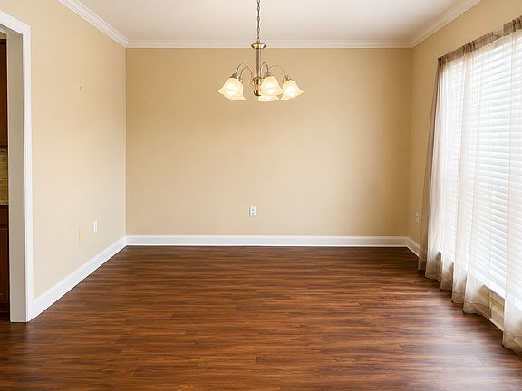 5th image of 212 Jefferson Pl