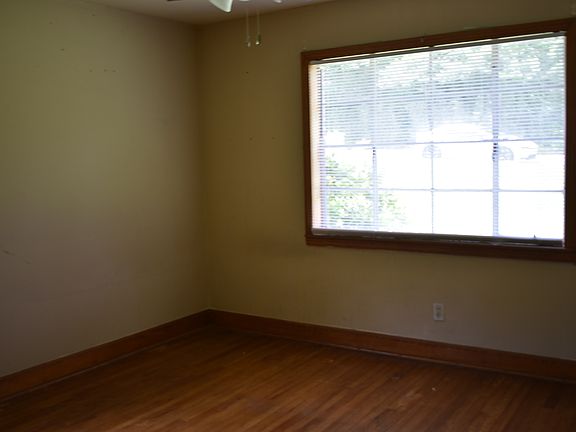 5th image of 201 Harwood Dr