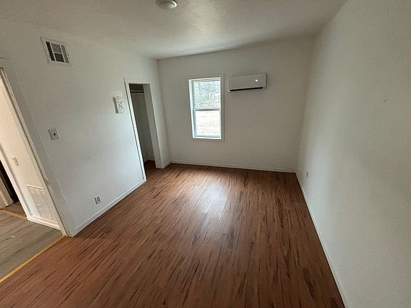 5th image of 339 Cedar St