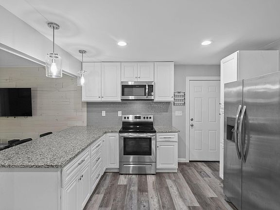 5th image of 185 Green Lake St