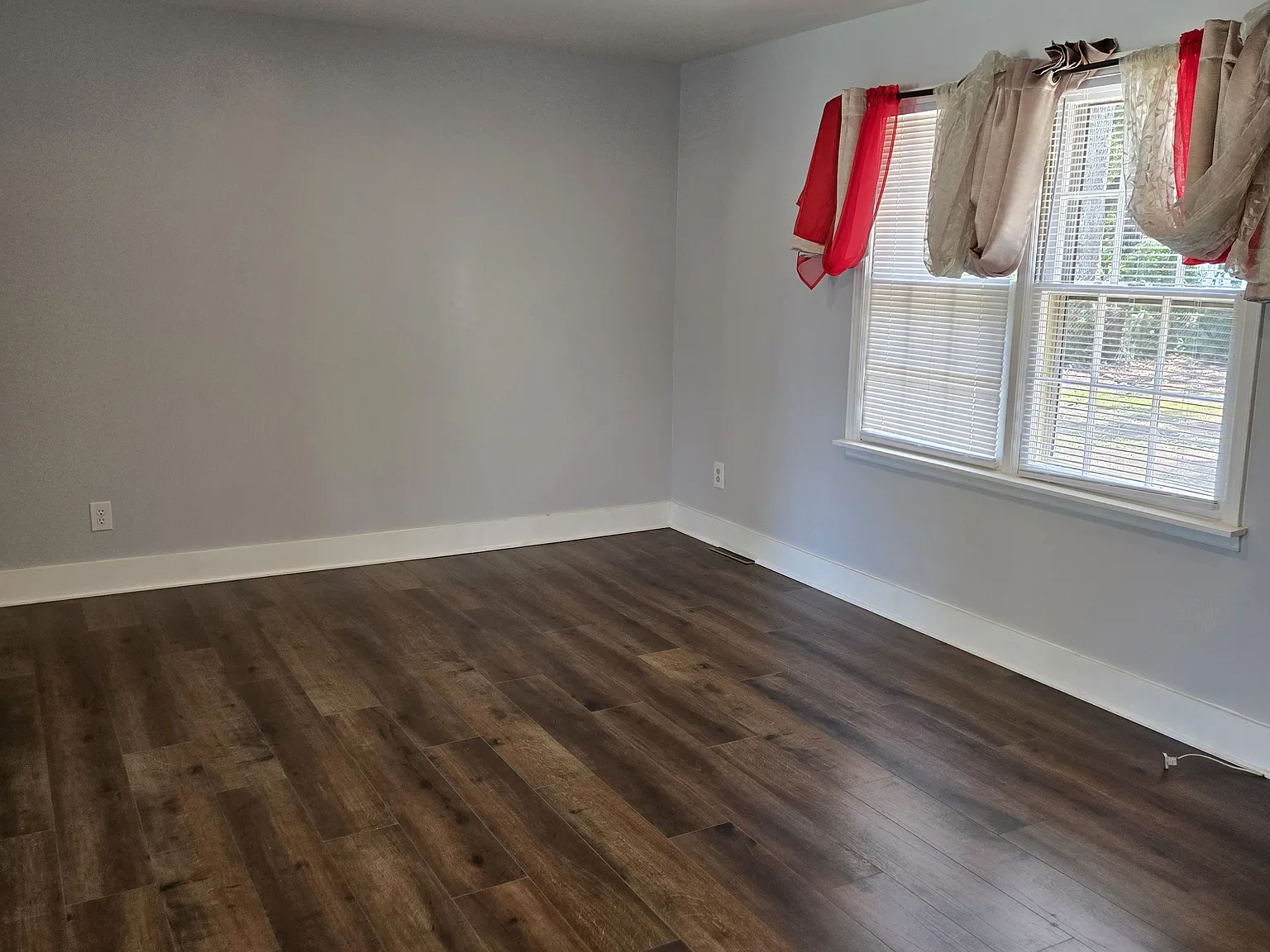3 bed, 1.5 bath, 1312 sqft, $2,350 — Photo 4