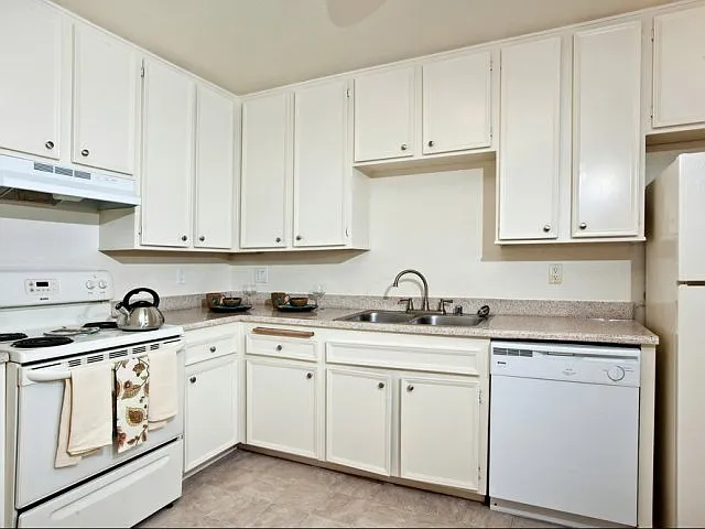 575 D St Chula Vista CA 91910-Kitchen Area