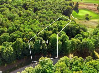 4 Heather Ridge Trl, Beulah, MI 49617