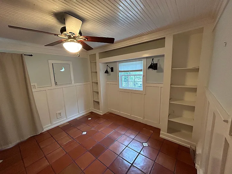 2461 Lyndhurst Ave — Photo 107