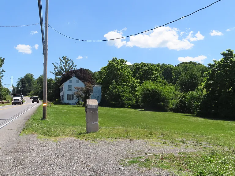 1008 Reading Ave — Photo 5