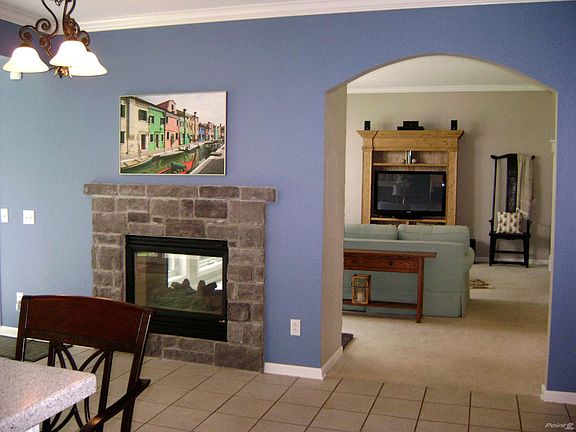 2-way fireplace share with the kitchen and family room