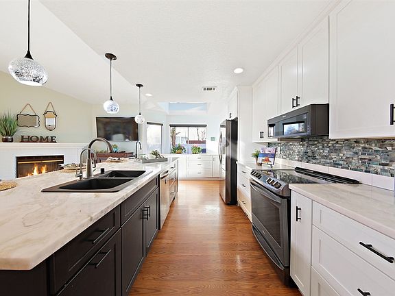 3rd image of 12345 Avenida Consentido