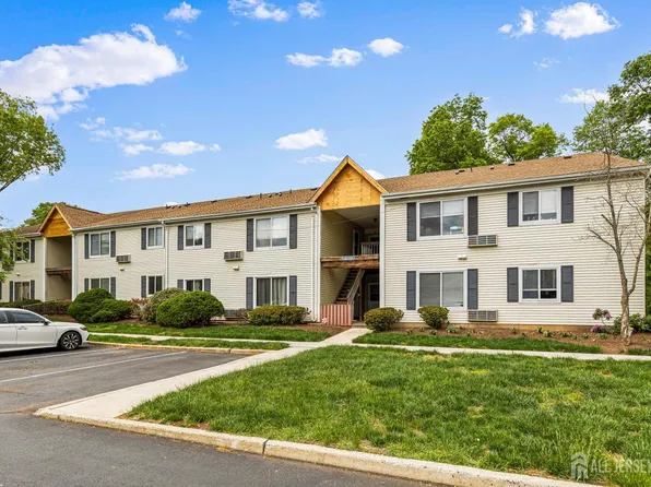 42 Norwich Pl, Somerset, NJ 08873