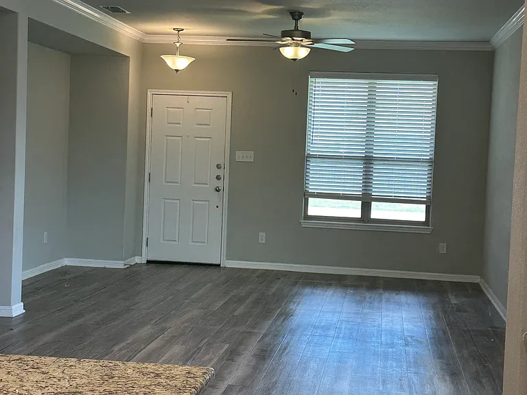 702 Arboredge Dr — Photo 3