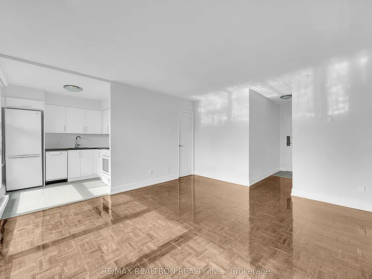 33 Isabella St #516 — Photo 3