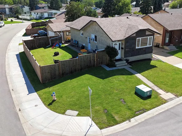 10107 171a Ave NW, Edmonton, AB T5X 4L3