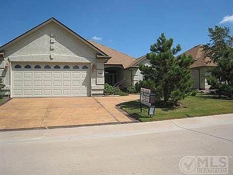 3rd image of 10816 Southerland Dr