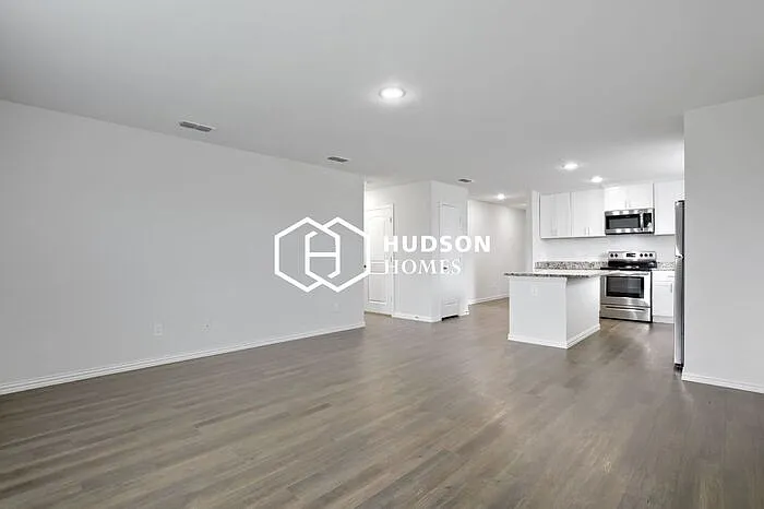 2708 William St — Photo 4