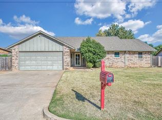 1221 Trenton Rd, Clinton, OK 73601