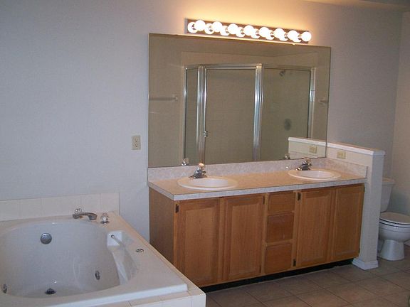 5th image of 2056 Hovington Cir W