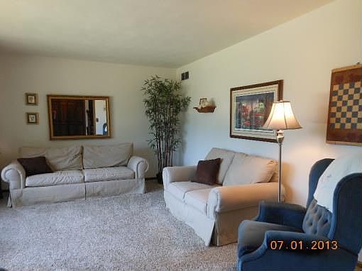 4th image of 300 Hilltop Dr