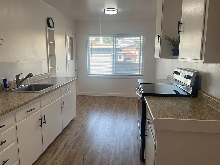 217 Millwood Dr #8 — Photo 2