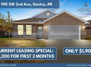 1110 SW 2nd St, Gentry, AR 72734