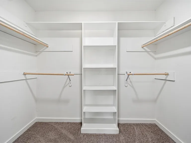 25402 Thistlewaite Ln — Photo 30