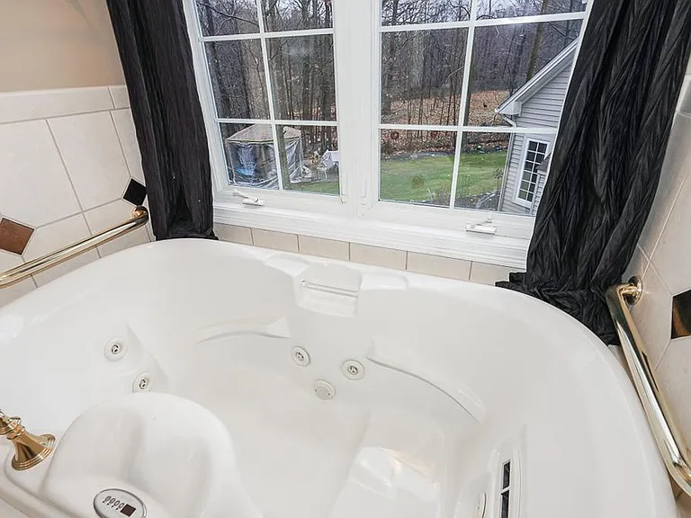 3729 Edgehill Dr — Photo 25