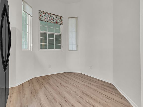 5th image of 180 W Lemon Ave #A
