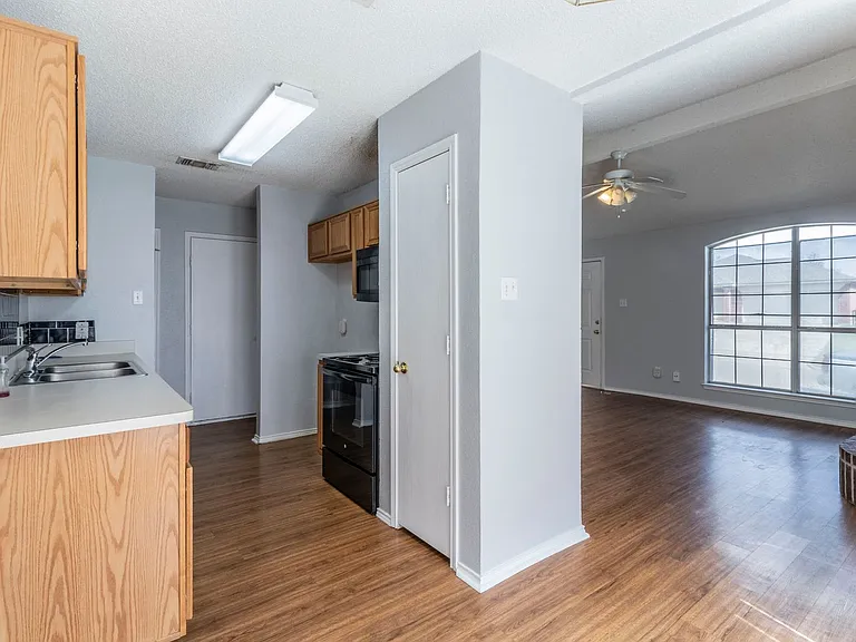 6433 Riverwater Trl — Photo 4
