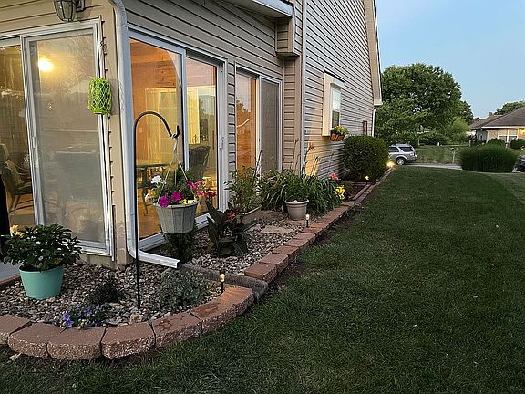 5th image of 1042 SW Ephraim Dr