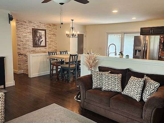 3rd image of 20246 S Holly Ln