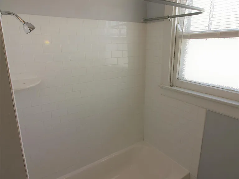 5517 Warren Ave — Photo 7