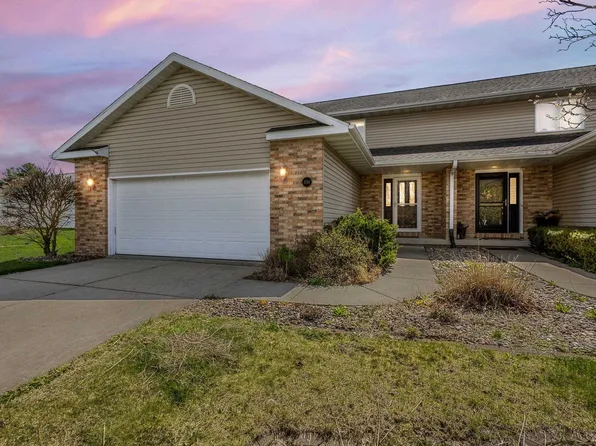 1014 S Perry Pkwy, Oregon, WI 53575