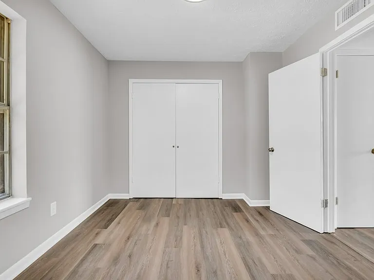 Eastwood Apts — Photo 11